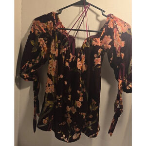 Women's Francesca's small blouse